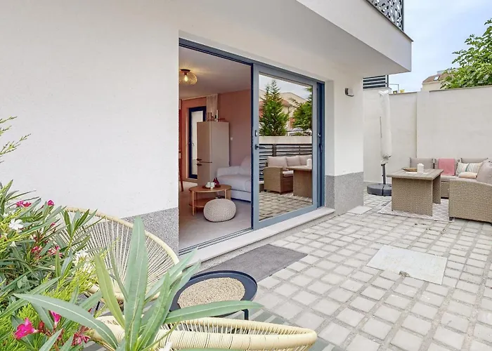 Bellaviastay, Flat Apolonia 1bd Бургас